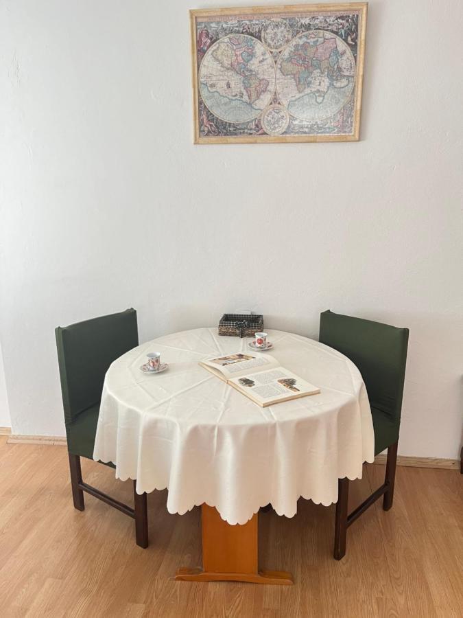 Appartement Large And Simple Family House In Center