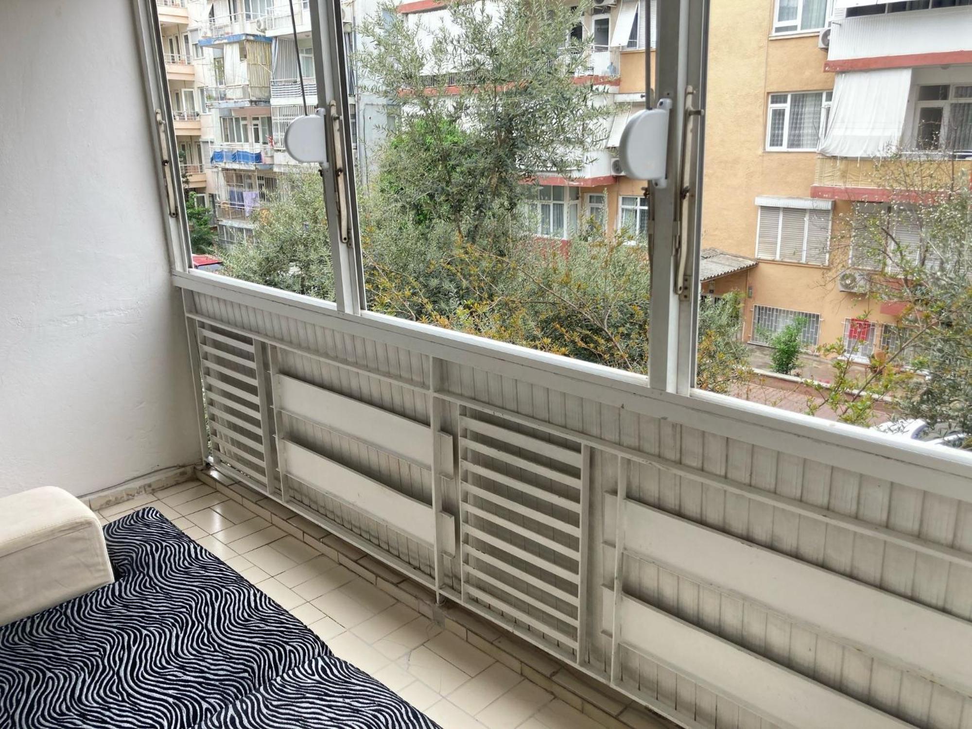 Appartement Large And Simple Family House In Center