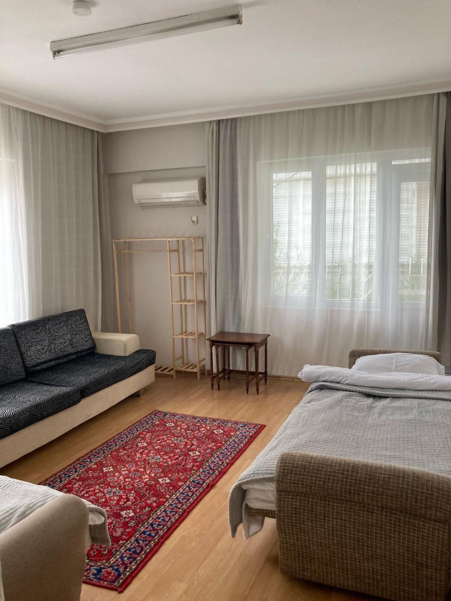 Large And Simple Family House In Center Appartement Antalya